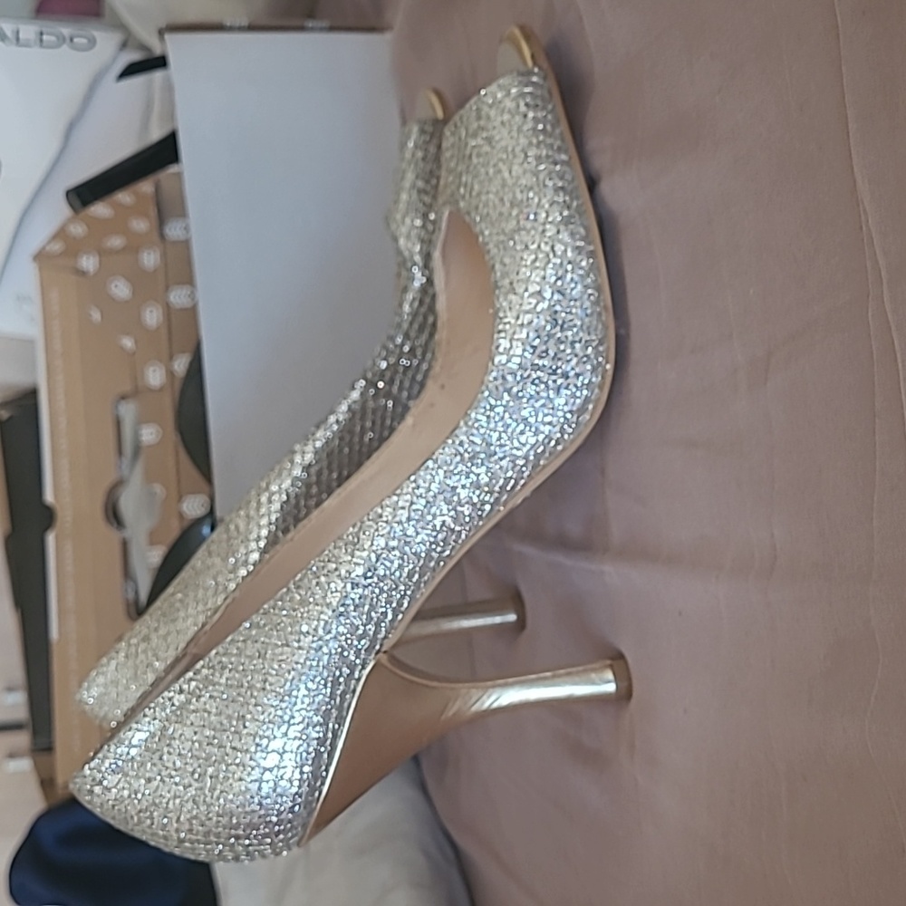 Heels - Picture 2 of 4